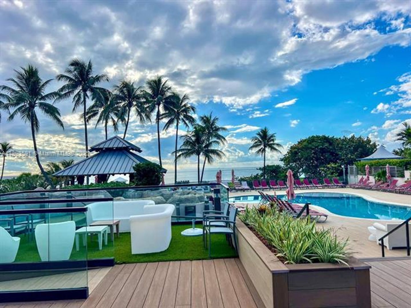 MIAMI BEACH Apartment: 5225 Collins Ave appt 517