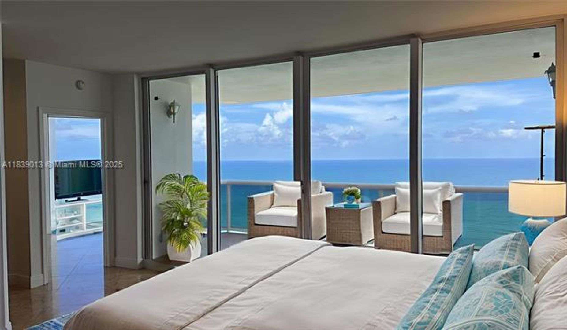 MIAMI BEACH Apartment: 4775 Collins Ave appt 2702