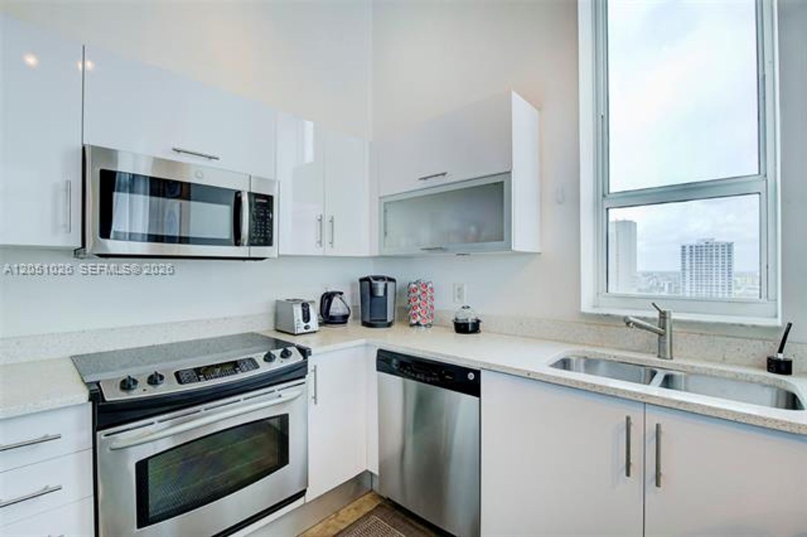 Sunny Isles Beach Condo: 16400 Collins Ave cu-1644