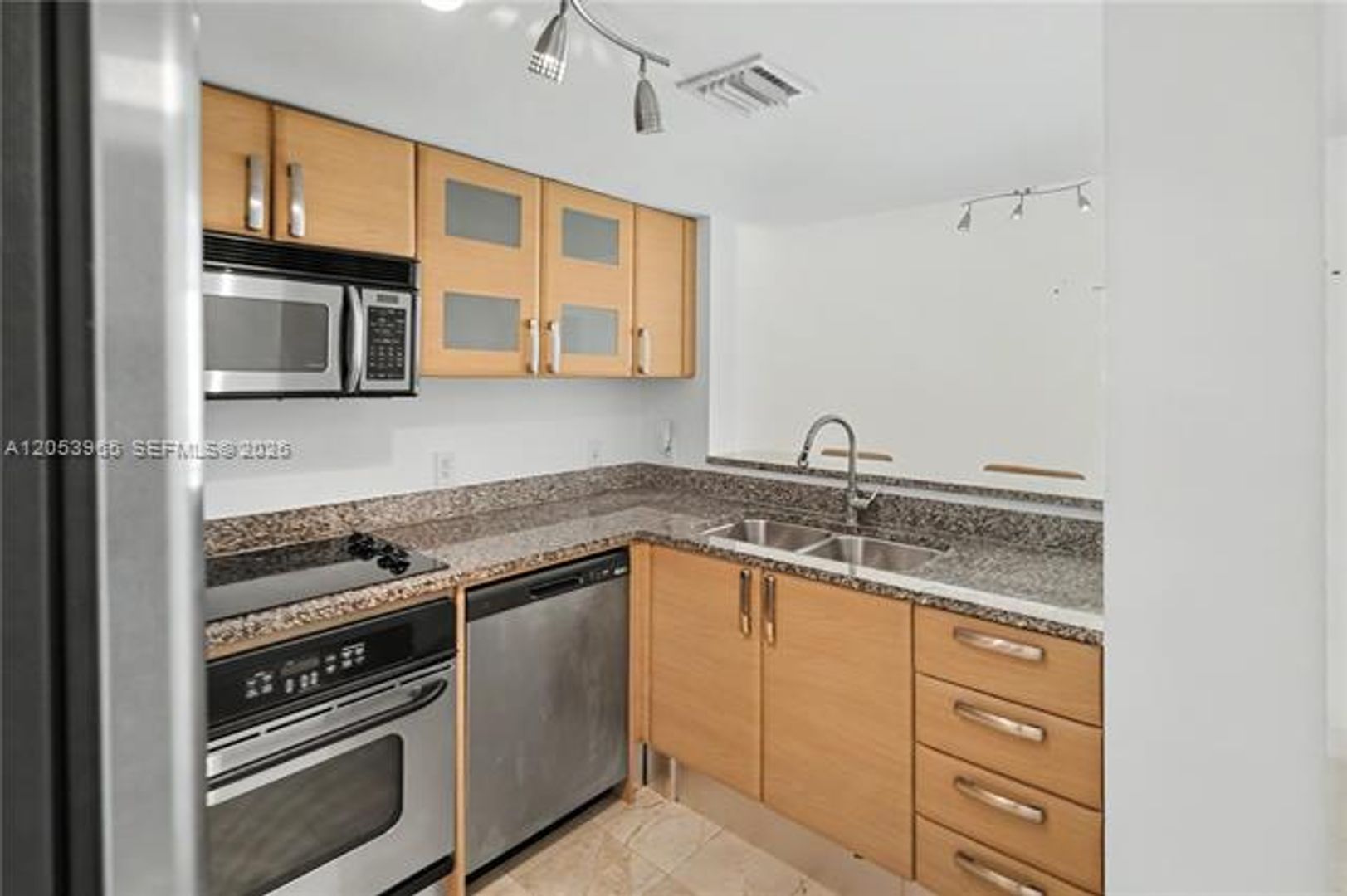 Miami Condo: 2101 Brickell Ave cu-1611