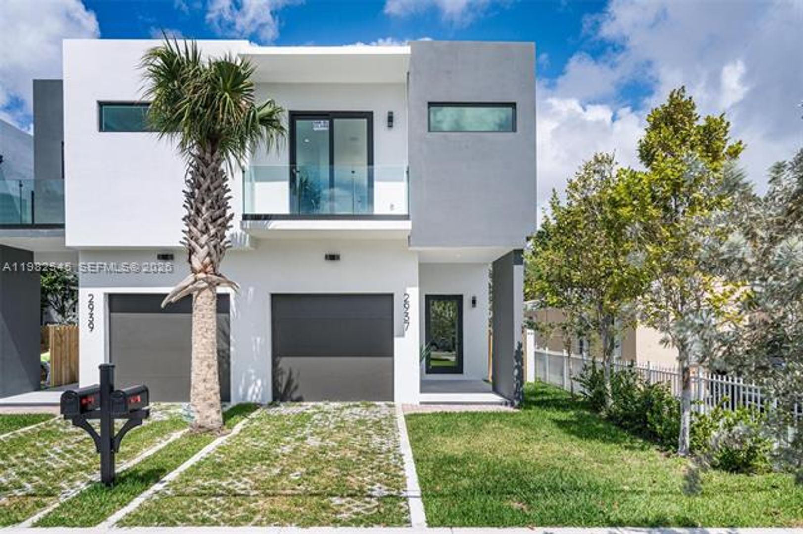 MIAMI Townhome: 2937 SW 21st St th 1