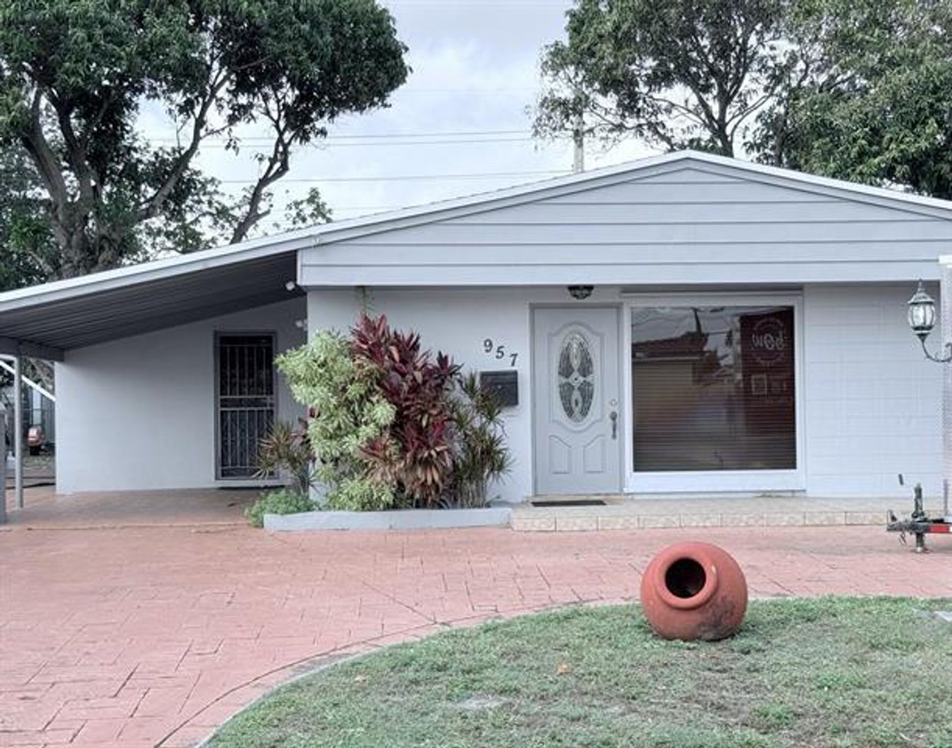 HIALEAH House: 957 W 67th Street St