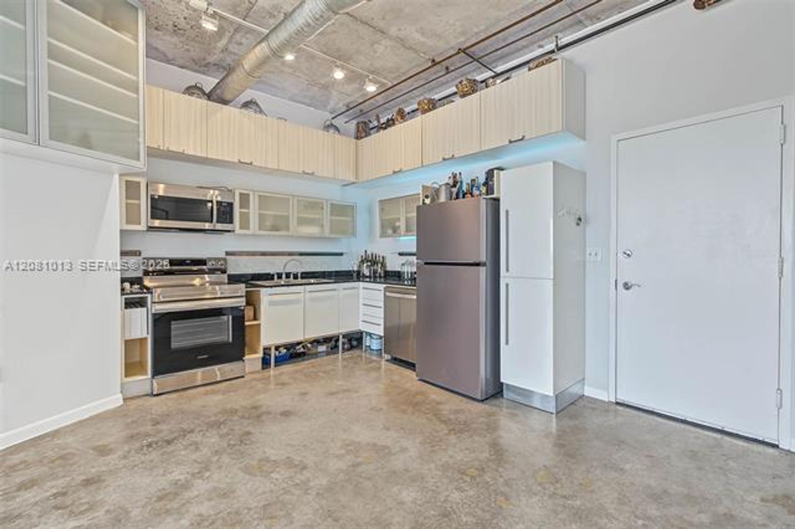 Miami Condo: 10 SW South River Dr cu-1106