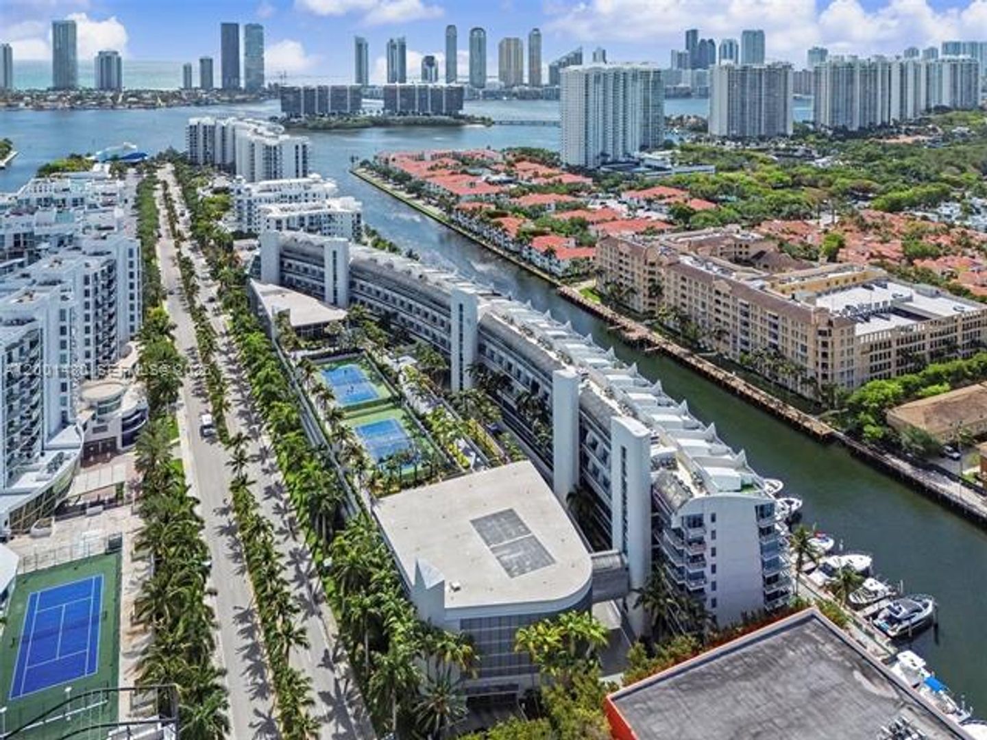 AVENTURA Apartment: 2950 NE 188th St # 435