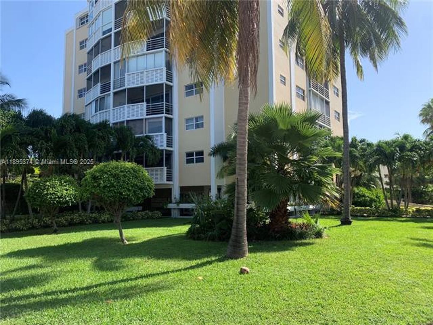 KEY BISCAYNE Apartment: 555 Crandon Blvd unit 53