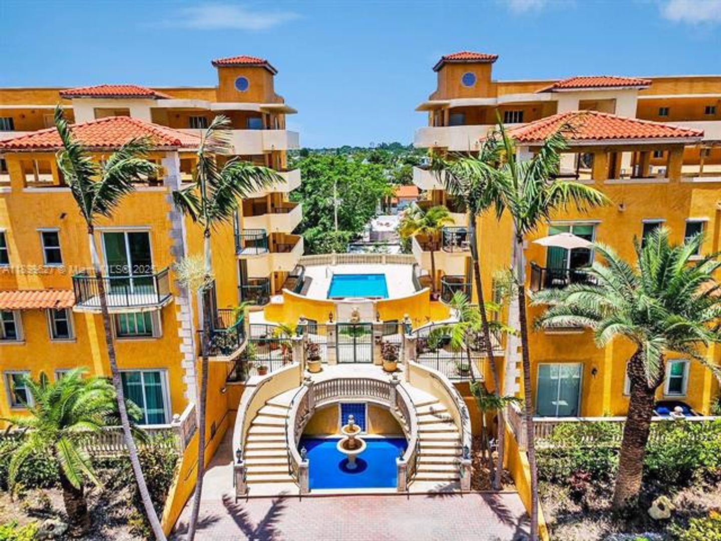 SURFSIDE Apartment: 8888 W Collins Ave appt 113