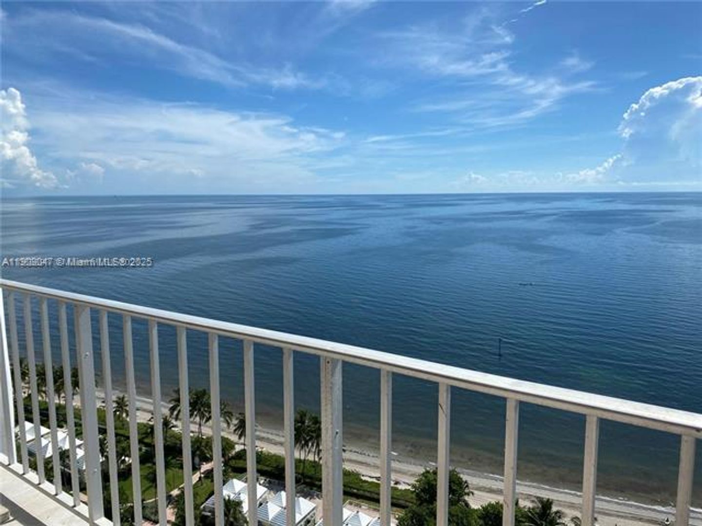 KEY BISCAYNE Apartment: 881 Ocean Dr unit 22E