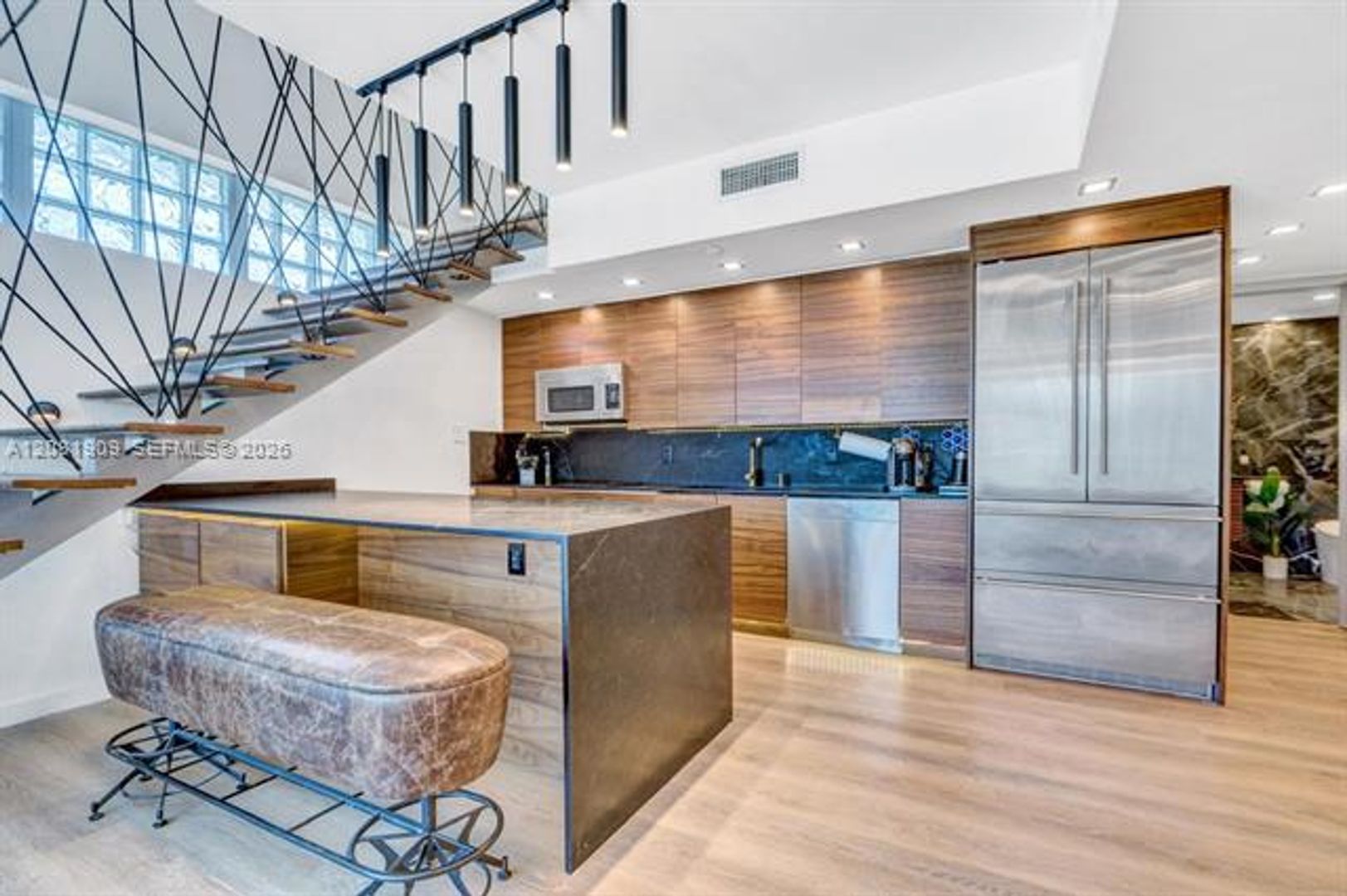 Miami Condo: 92 SW 3rd St cu-901
