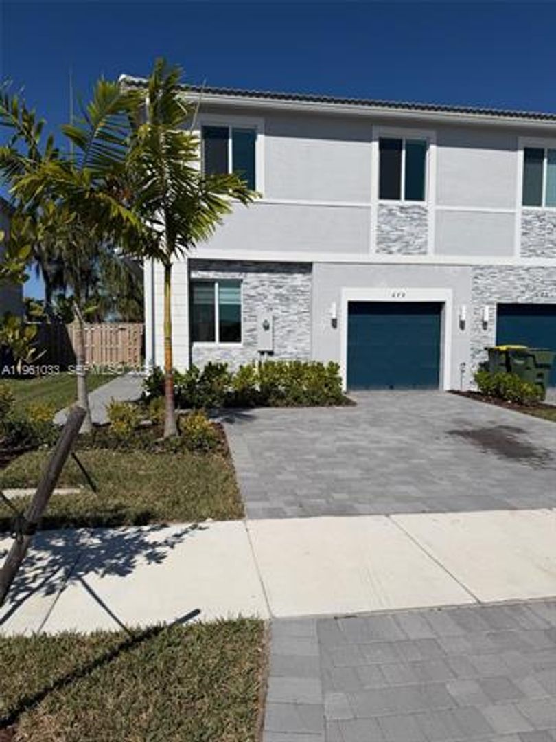 Homestead Townhome: 679 SE 13th St Cir th 0