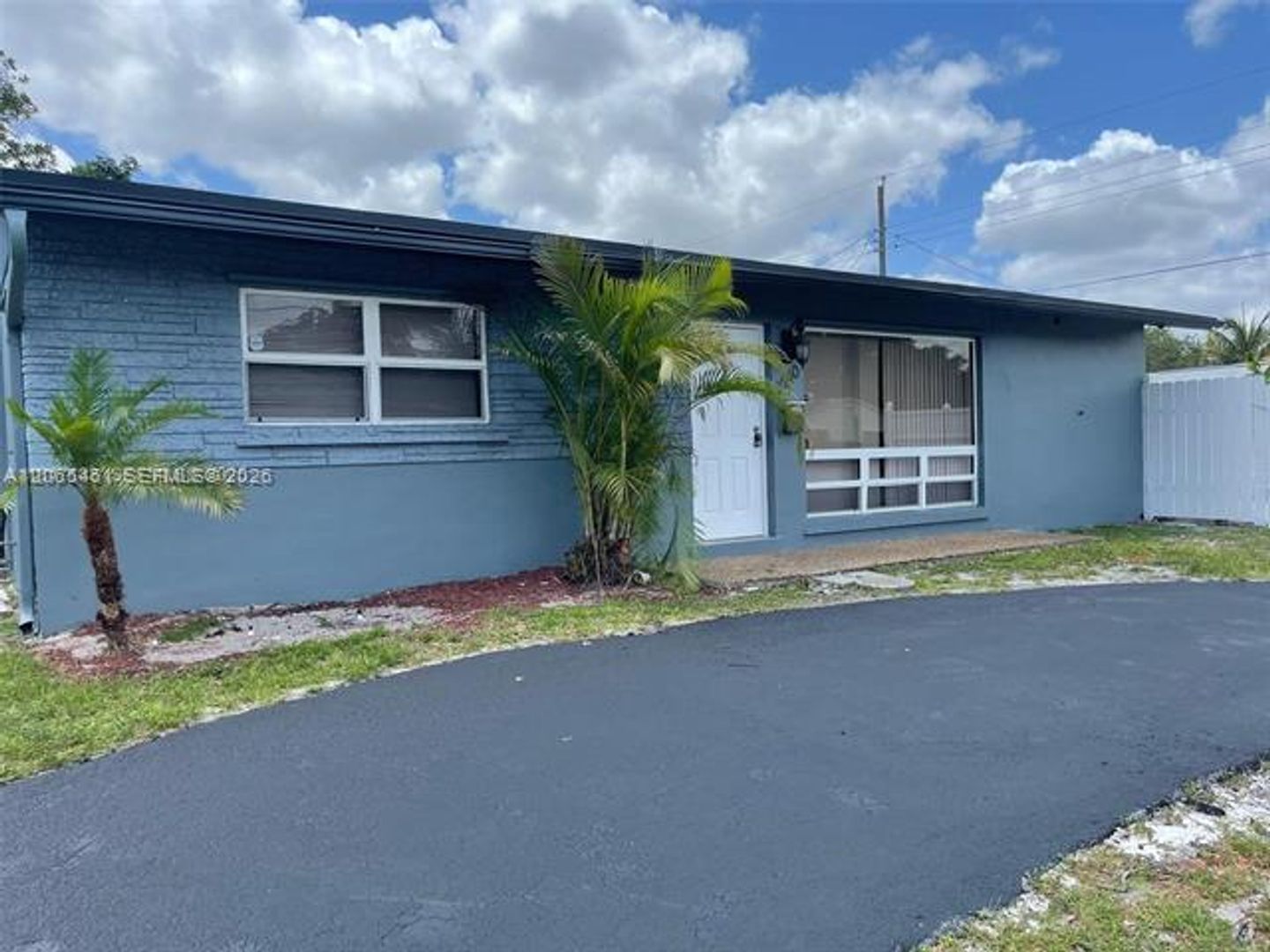 Hollywood House: 2240 N 57th Way # 2240