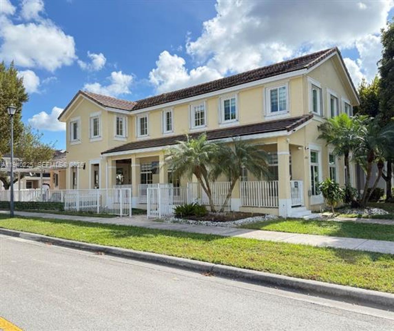 HOMESTEAD House: 27037 SW 142nd Ave # 27037