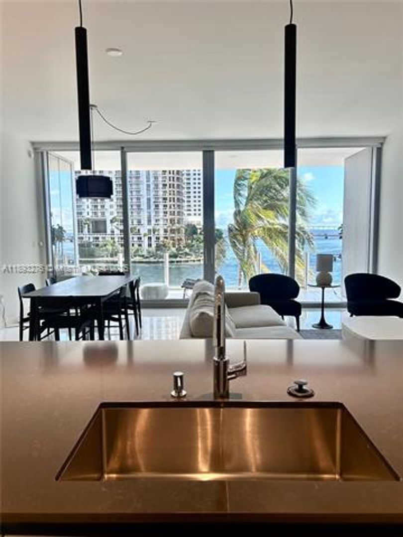 MIAMI Apartment: 300 Biscayne Blvd Way unit 302