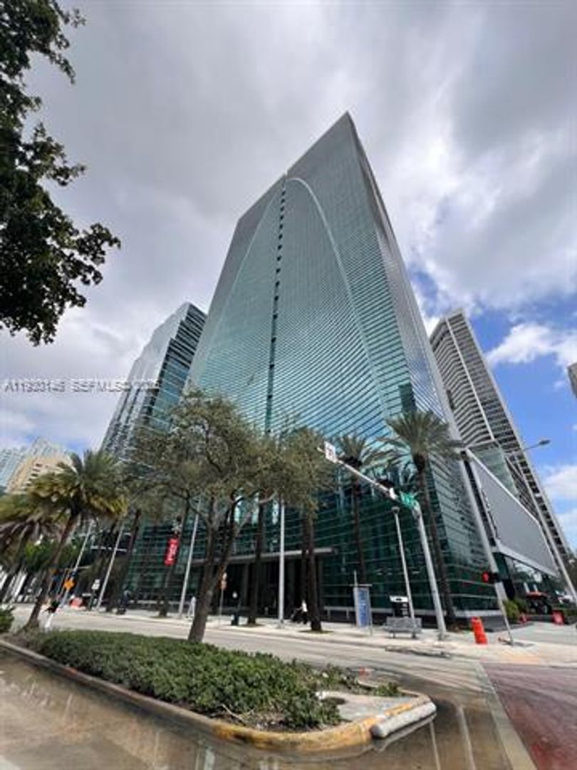 MIAMI Apartment: 1395 Brickell Ave unit 2712