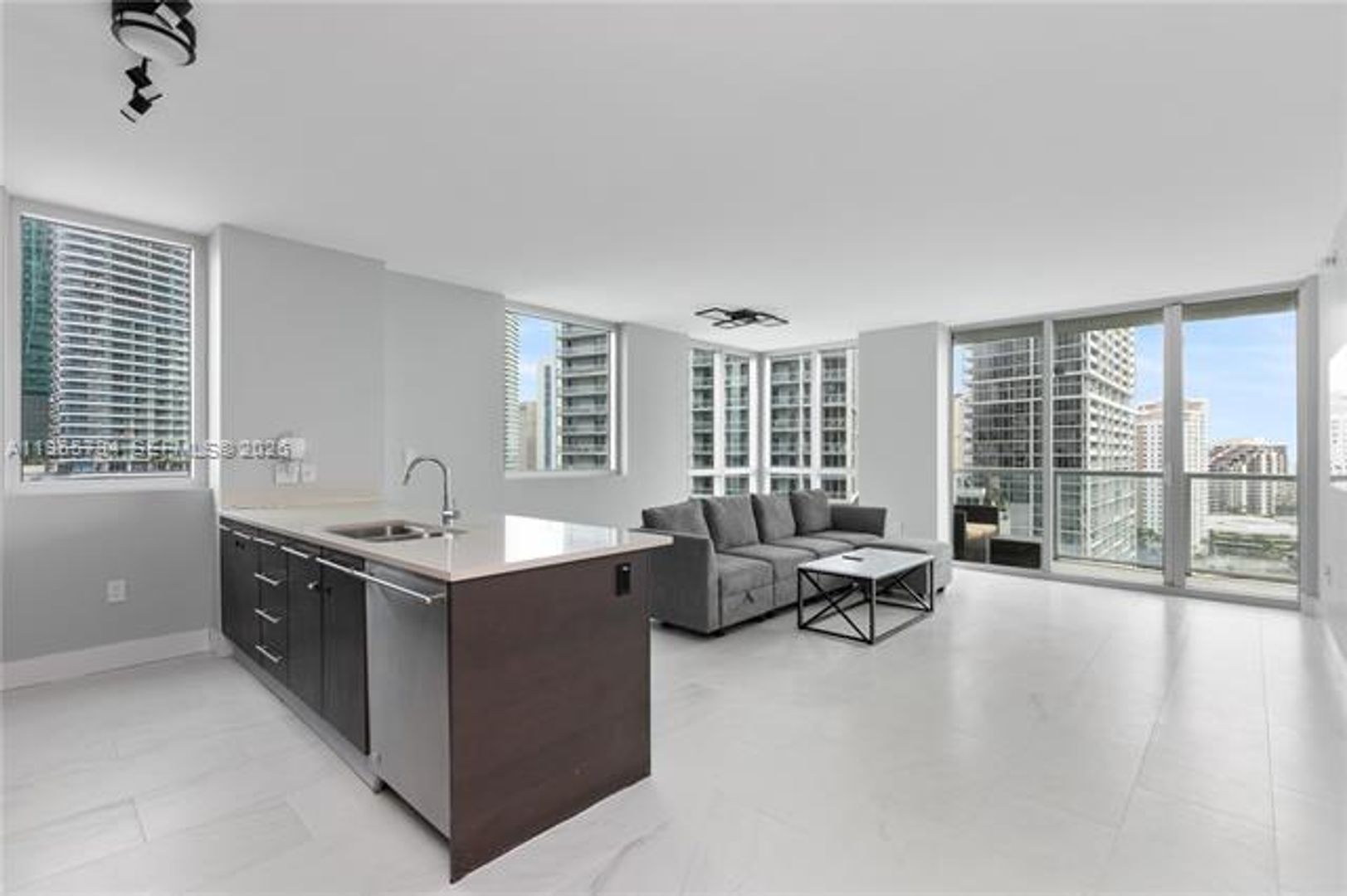 MIAMI Apartment: 500 Brickell Ave unit 1801