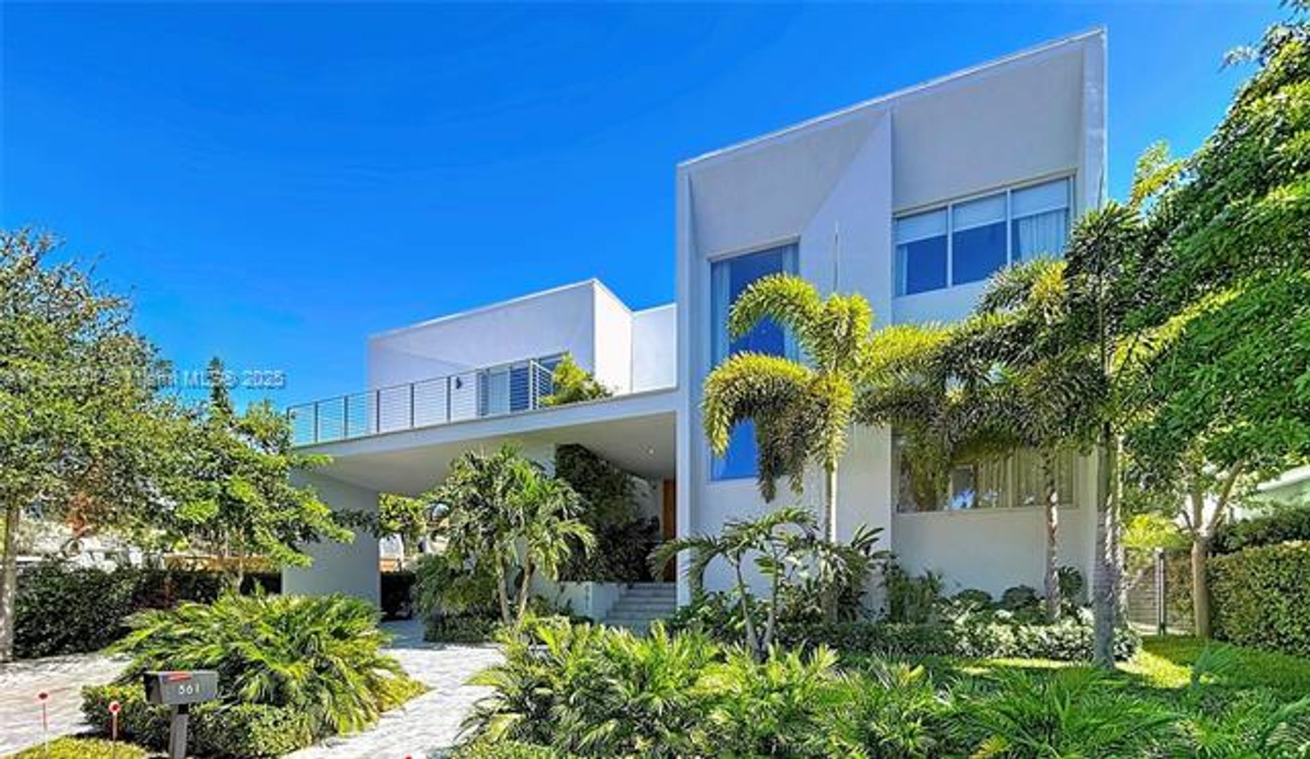 KEY BISCAYNE House: 561 Warren Ln #0