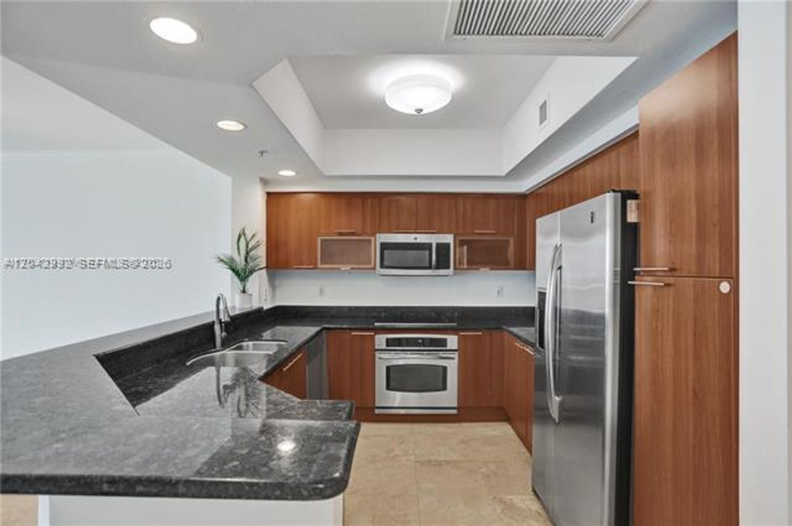 North Miami Condo: 15051 Royal Oaks Ln cu-2603