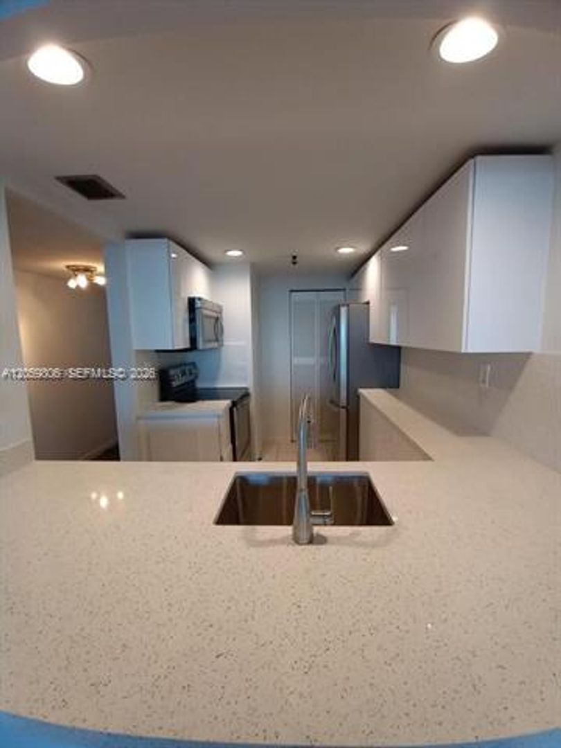 Miami Condo: 1717 N Bayshore Dr cu-A-2938