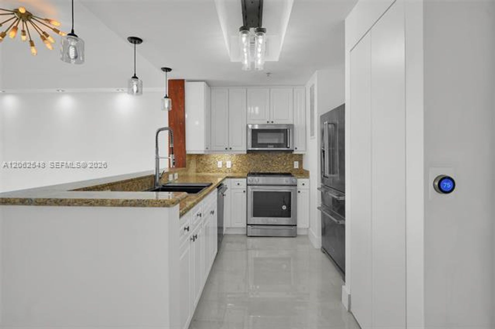 Miami Condo: 808 Brickell Key Dr cu-3007