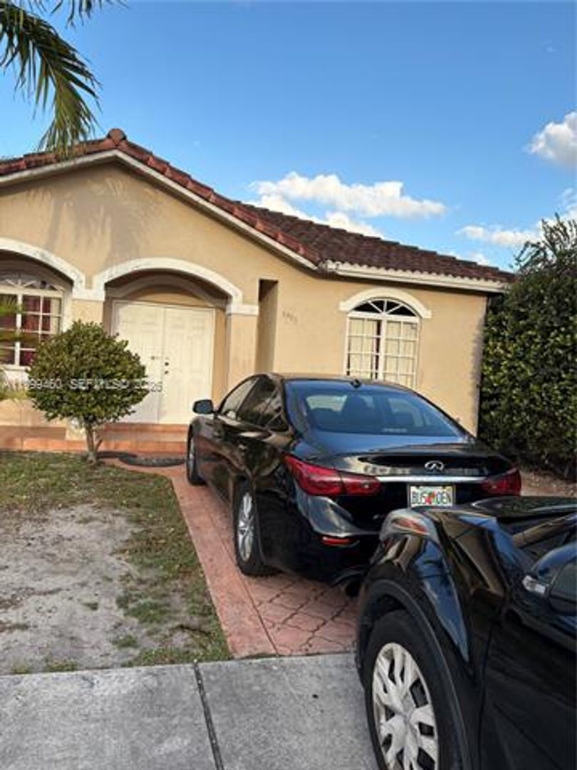 HIALEAH House: 6993 W 5th Ct #0