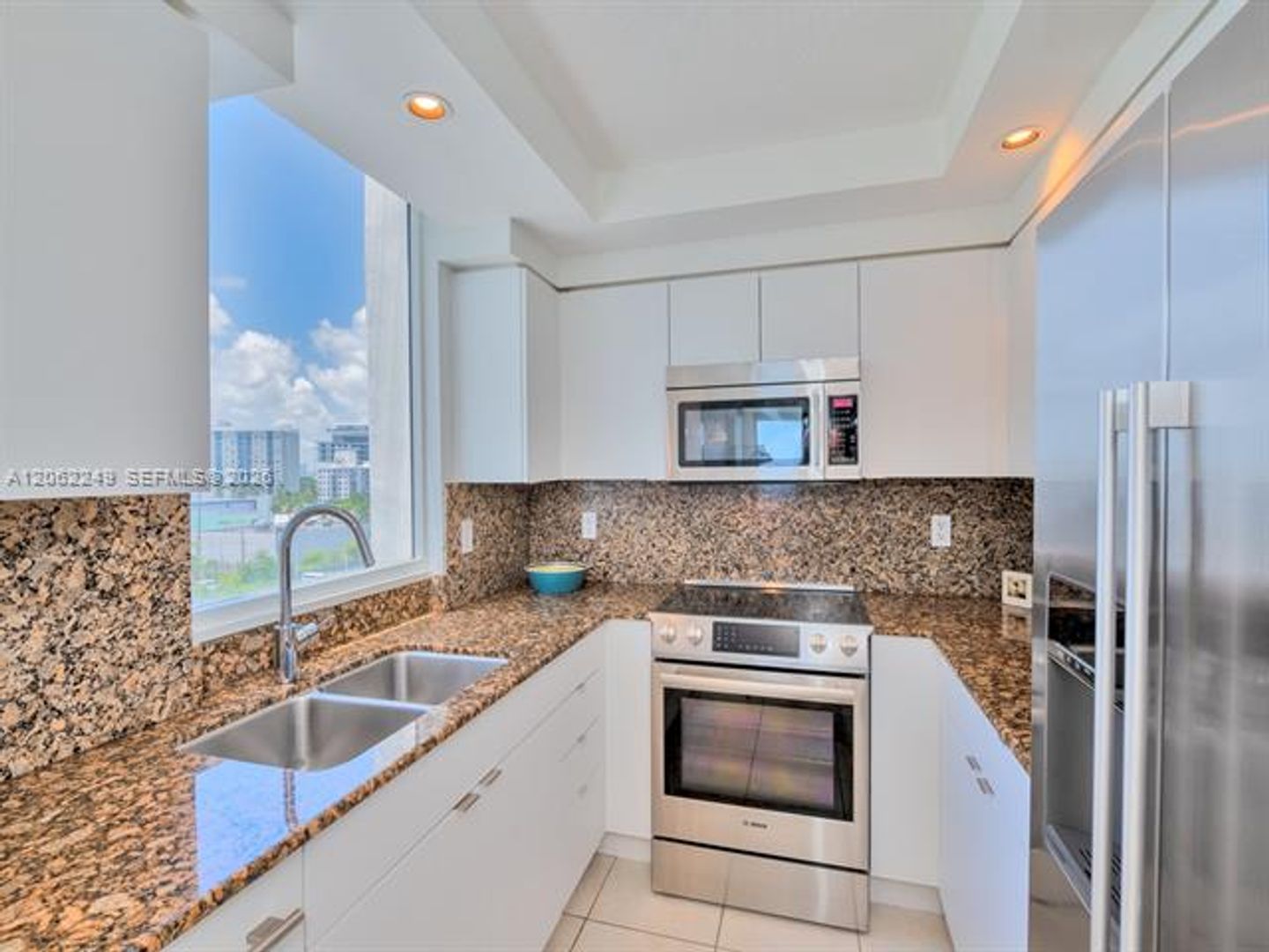 Miami Beach Condo: 6917 Collins Ave cu-815