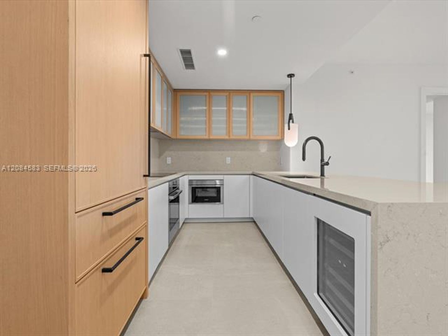 Miami Condo: 2200 Brickell Avenue cu-402