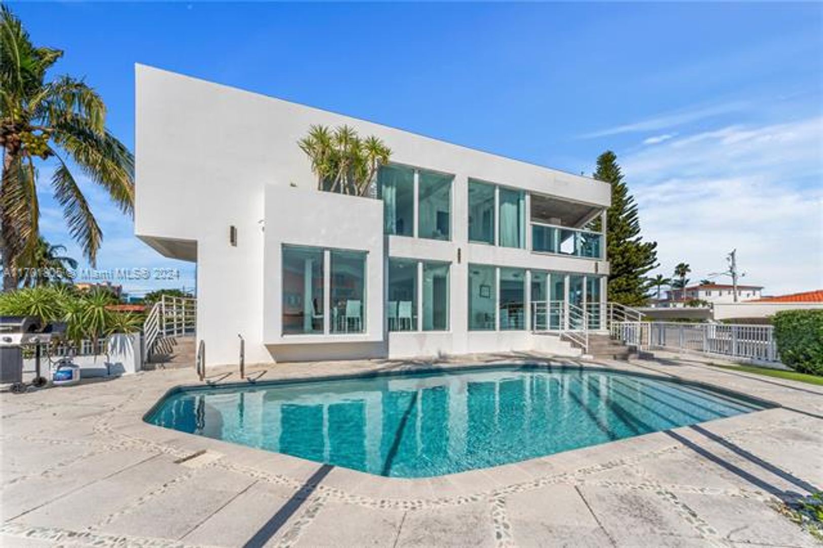 NORTH BAY VILLAGE House: 7504 W Treasure Dr #0