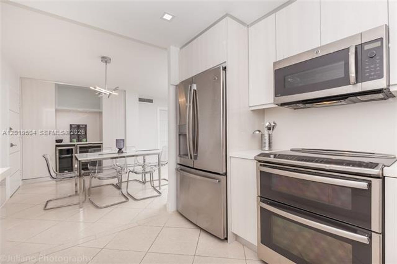 Miami Beach Condo: 5555 Collins Ave cu-9U