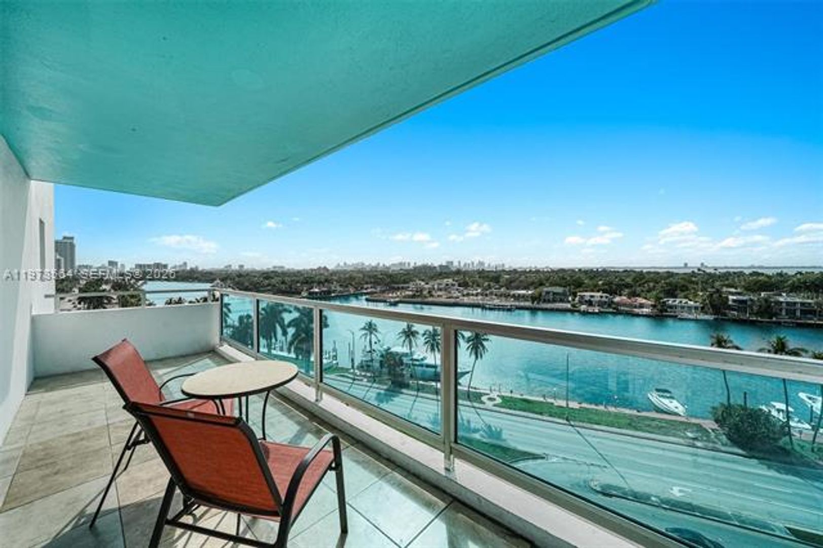 MIAMI BEACH Apartment: 5101 Collins Ave # 11B