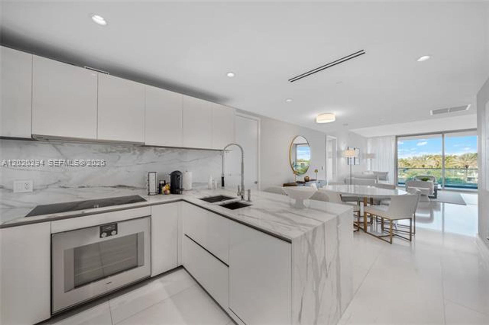 Bal Harbour Condo: 10201 Collins Ave appt 305