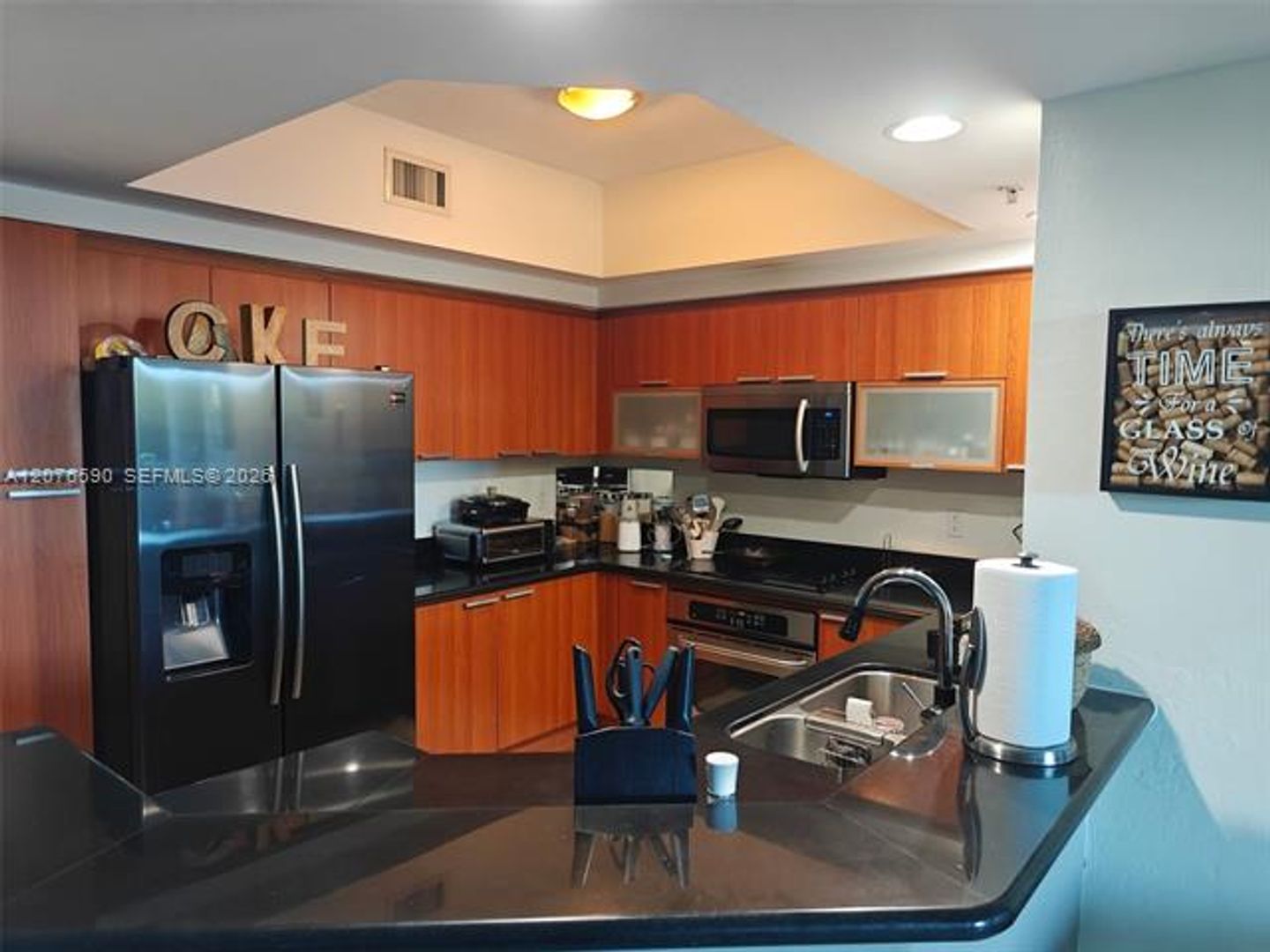 North Miami Condo: 15051 Royal Oaks Ln cu-401