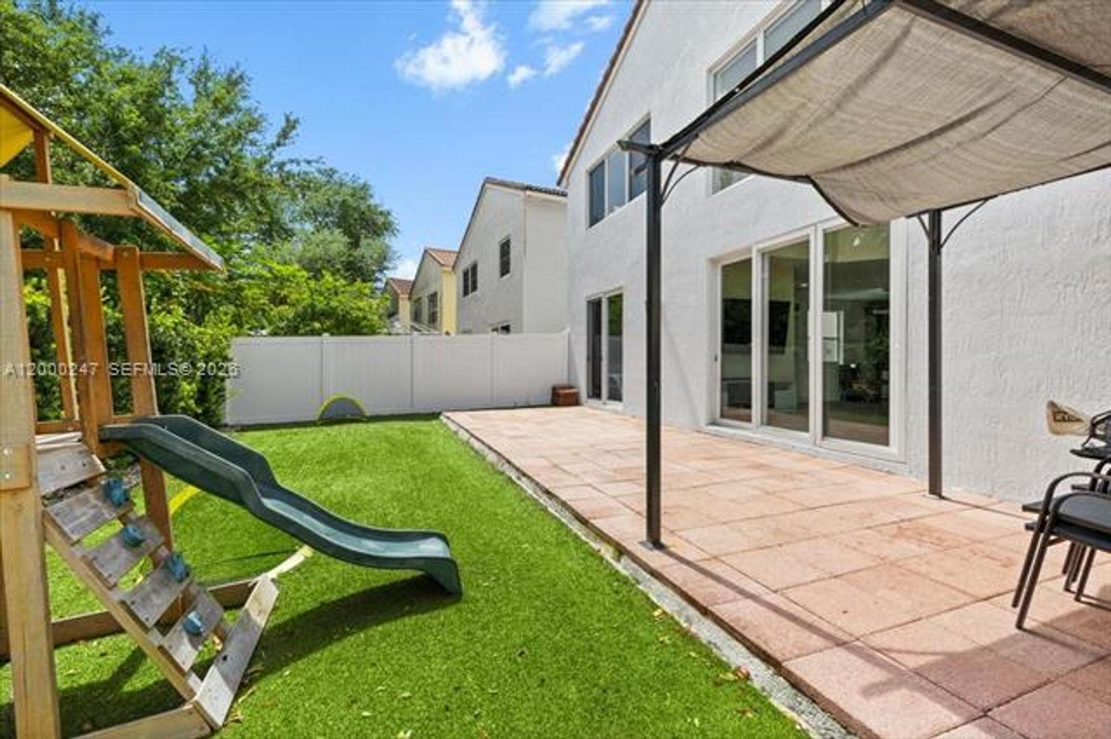 DAVIE House: 15385 SW 51st St