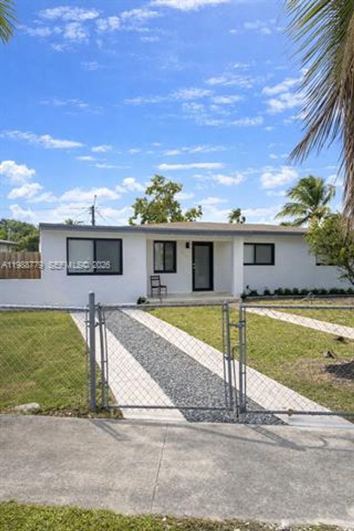 CUTLER BAY House: 9831 Martinique Dr