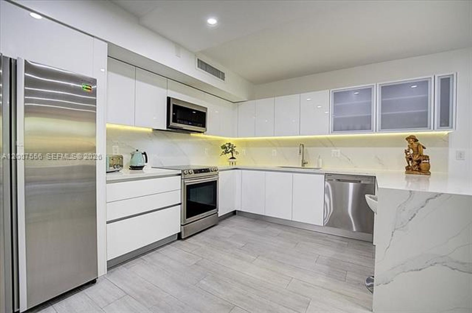 KEY BISCAYNE Apartment: 101 Crandon Blvd # 276