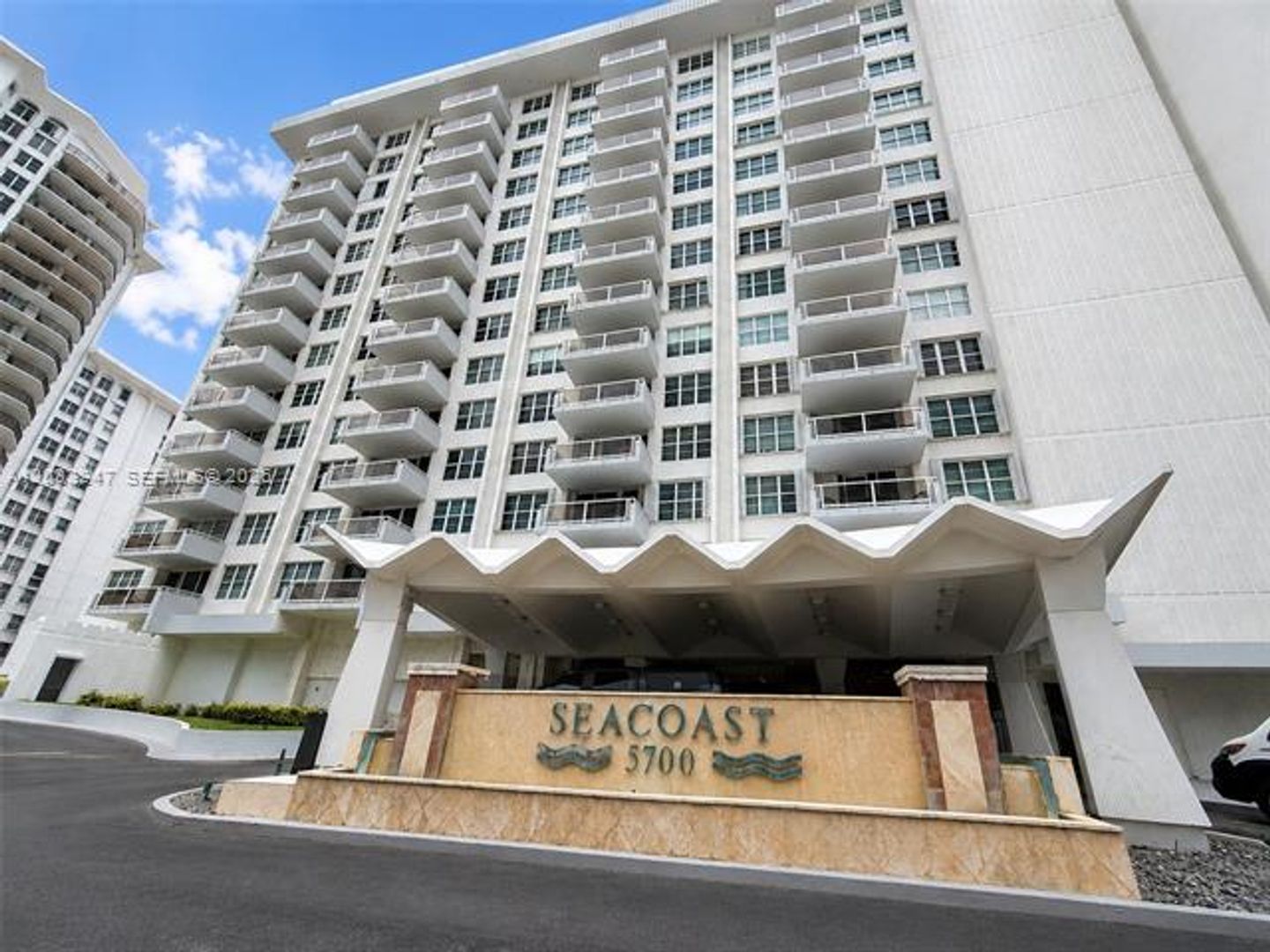 Miami Beach Condo: 5700 Collins Ave # 3A