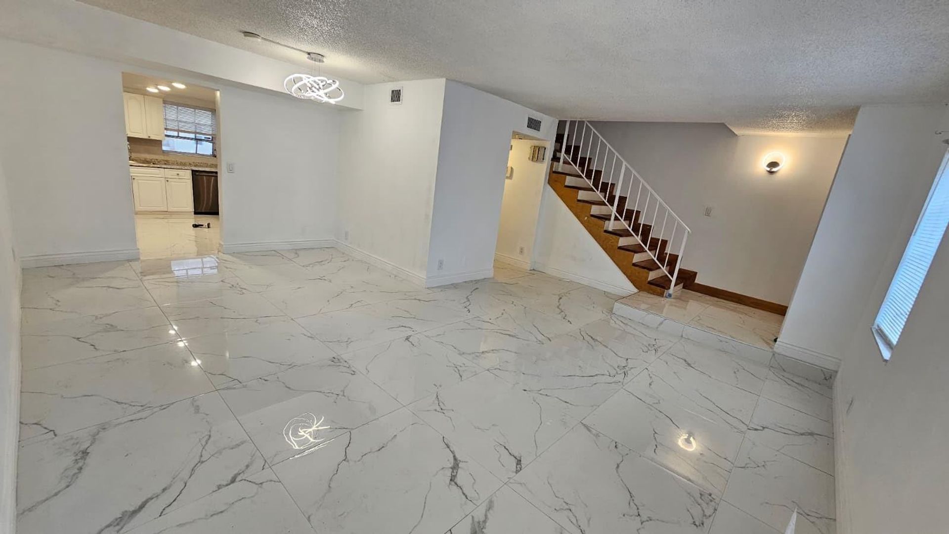 CORAL SPRINGS House: 3056 RIVERSIDE DR APT 4C