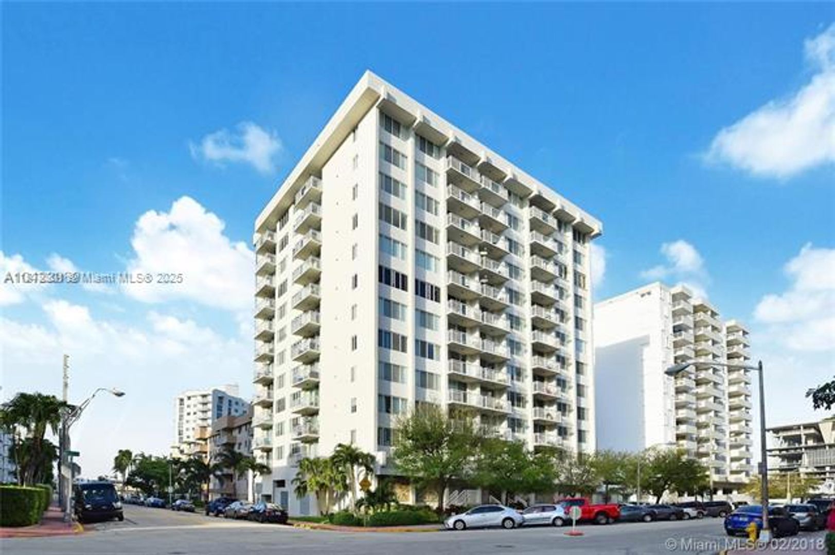MIAMI BEACH Apartment: 1345 Lincoln Rd unit 305