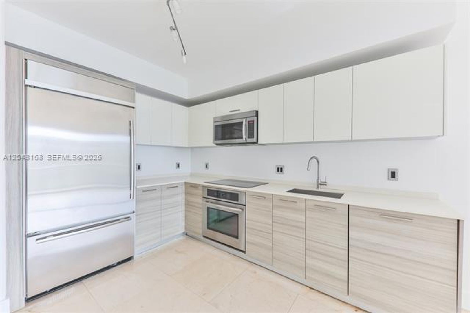 Miami Condo: 1300 Brickell Bay Dr # 1206