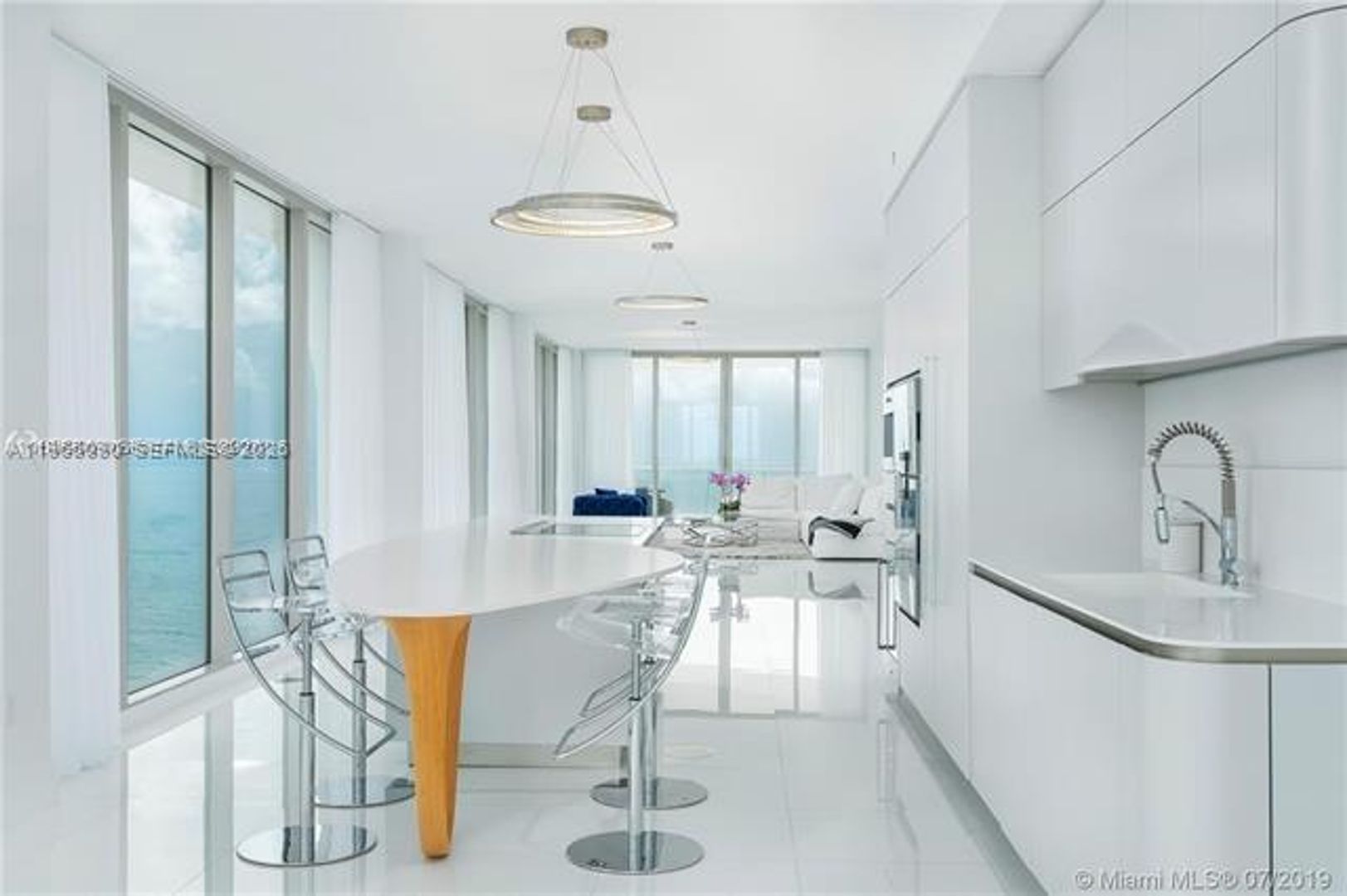 Sunny Isles Beach Apartment: 16901 Collins Ave appt 1905