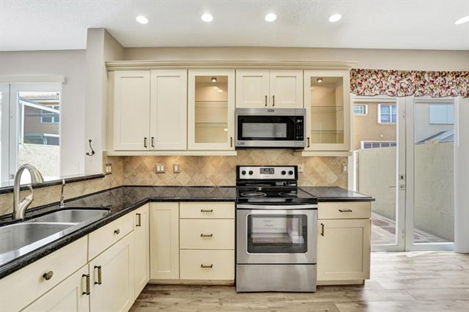 Pembroke Pines Townhome: 1365 NW 154th Ln th 1365