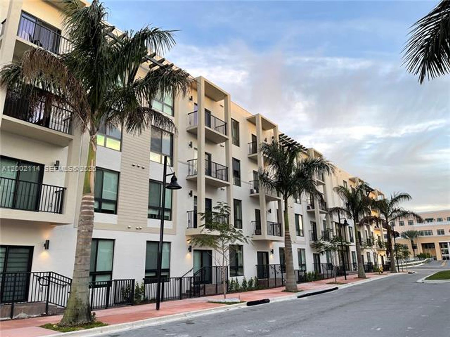 Doral Condo: 8265 NW 41st St # C-204