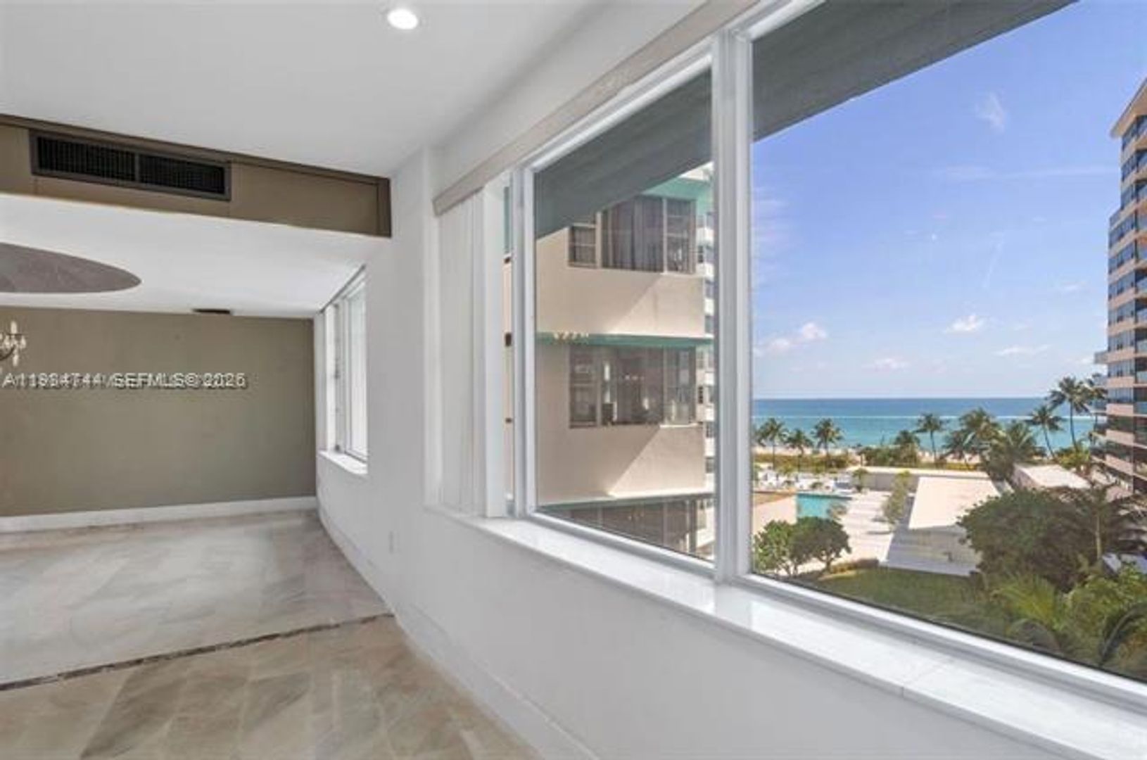 MIAMI BEACH Apartment: 5255 Collins Ave appt 5J