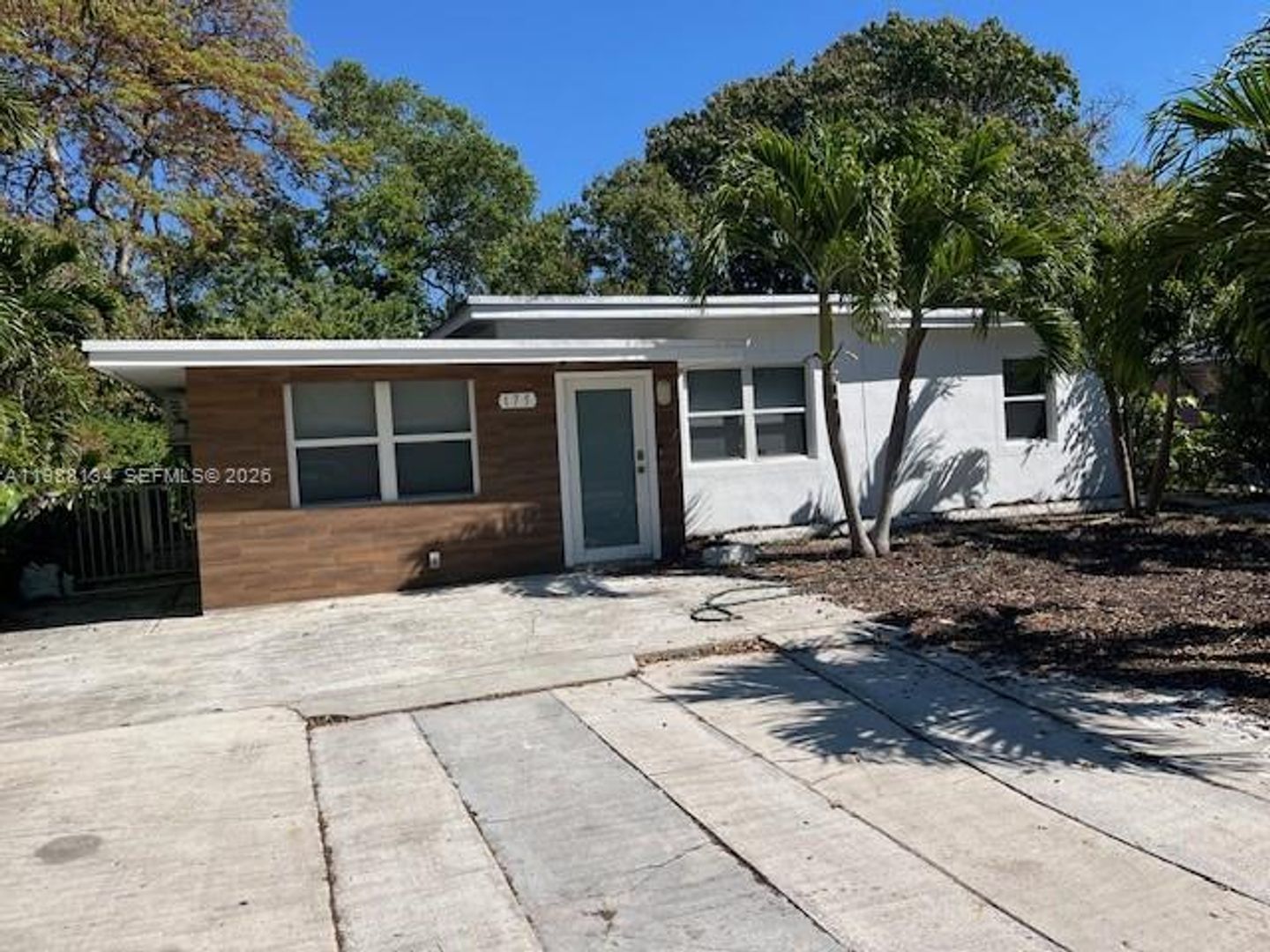 NORTH MIAMI House: 175 NW 121st St