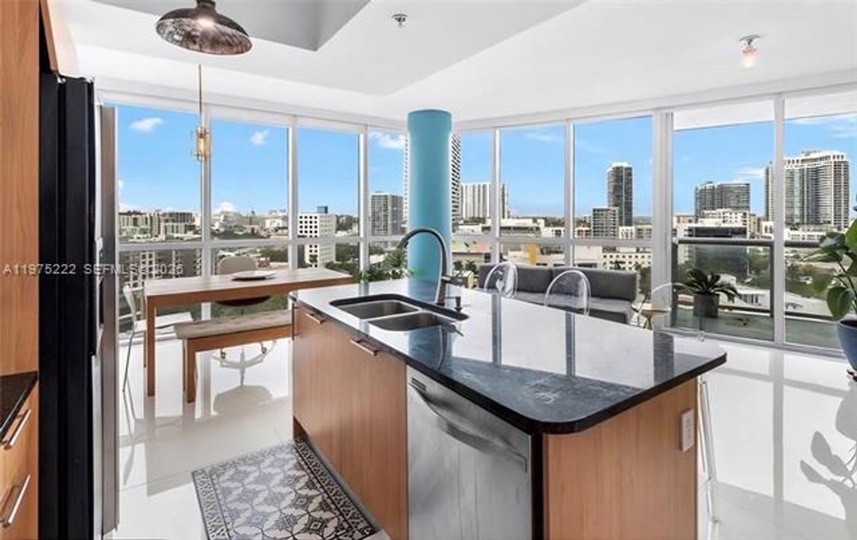 MIAMI Apartment: 480 NE 30th unit 1607