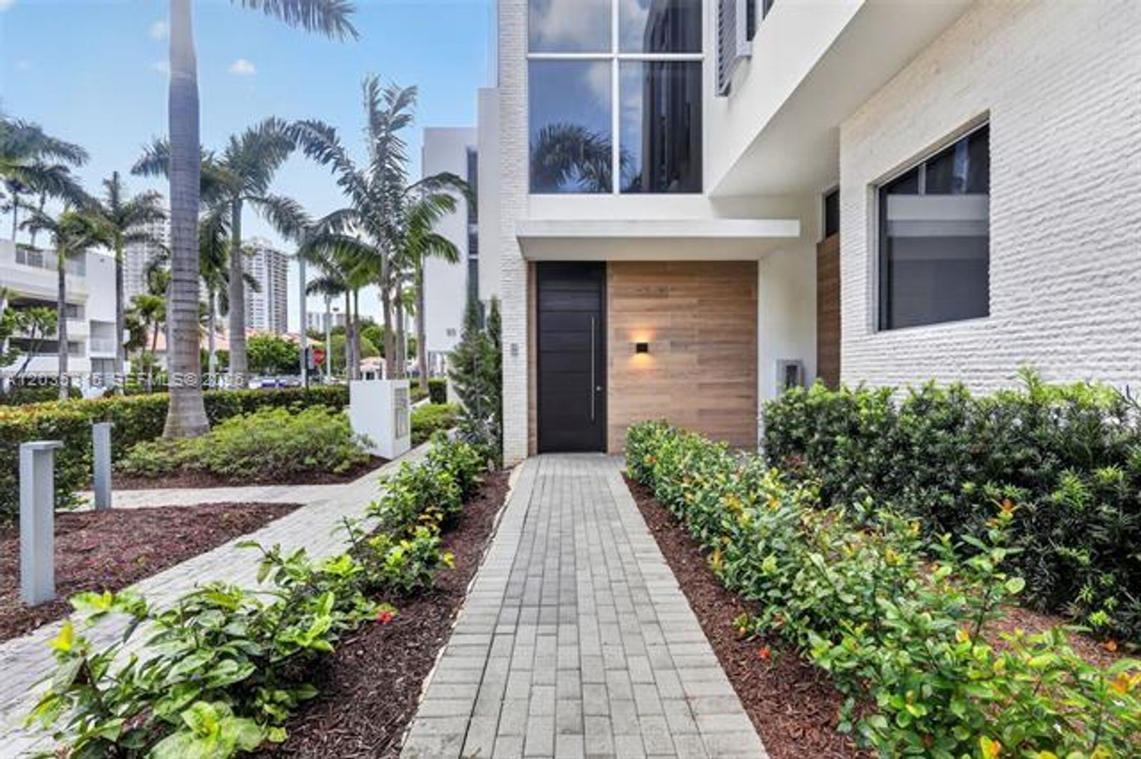Aventura Townhome: 3750 Yacht Club Dr # TH5