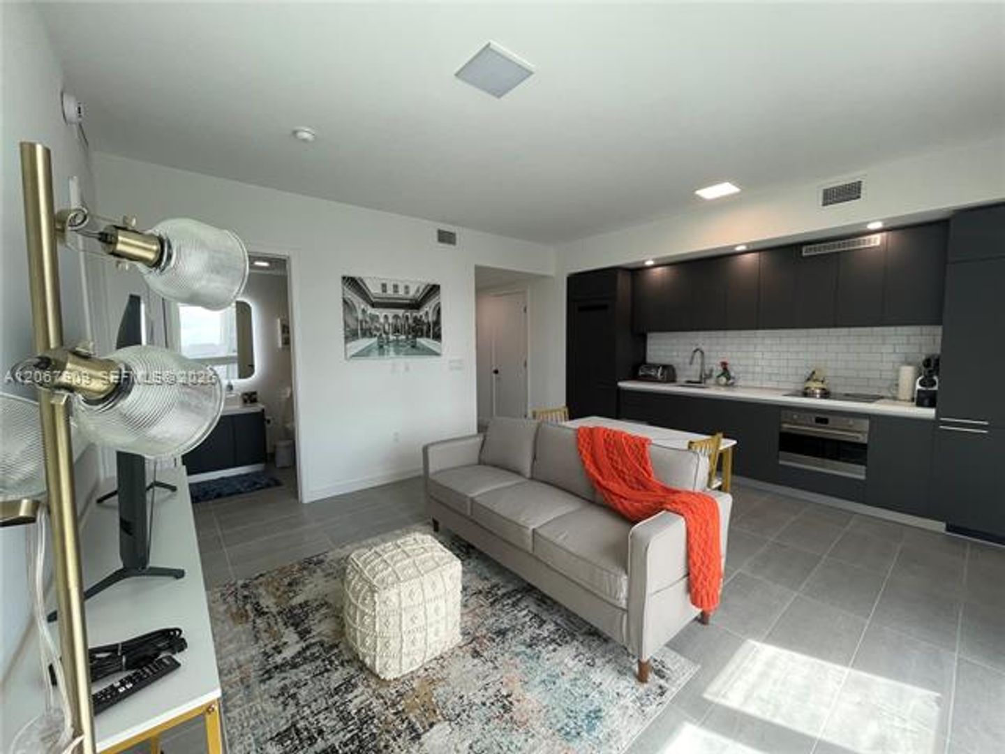 Miami House: 227 NE 2nd St cu-1606