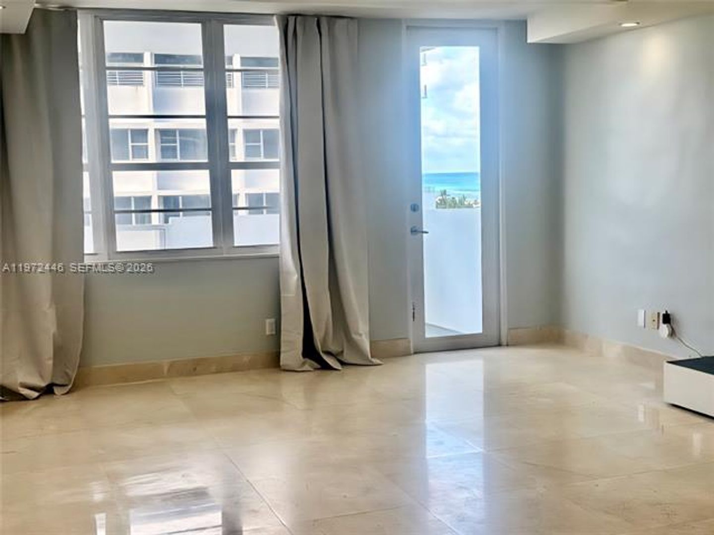 MIAMI BEACH Apartment: 100 Lincoln Rd unit 823