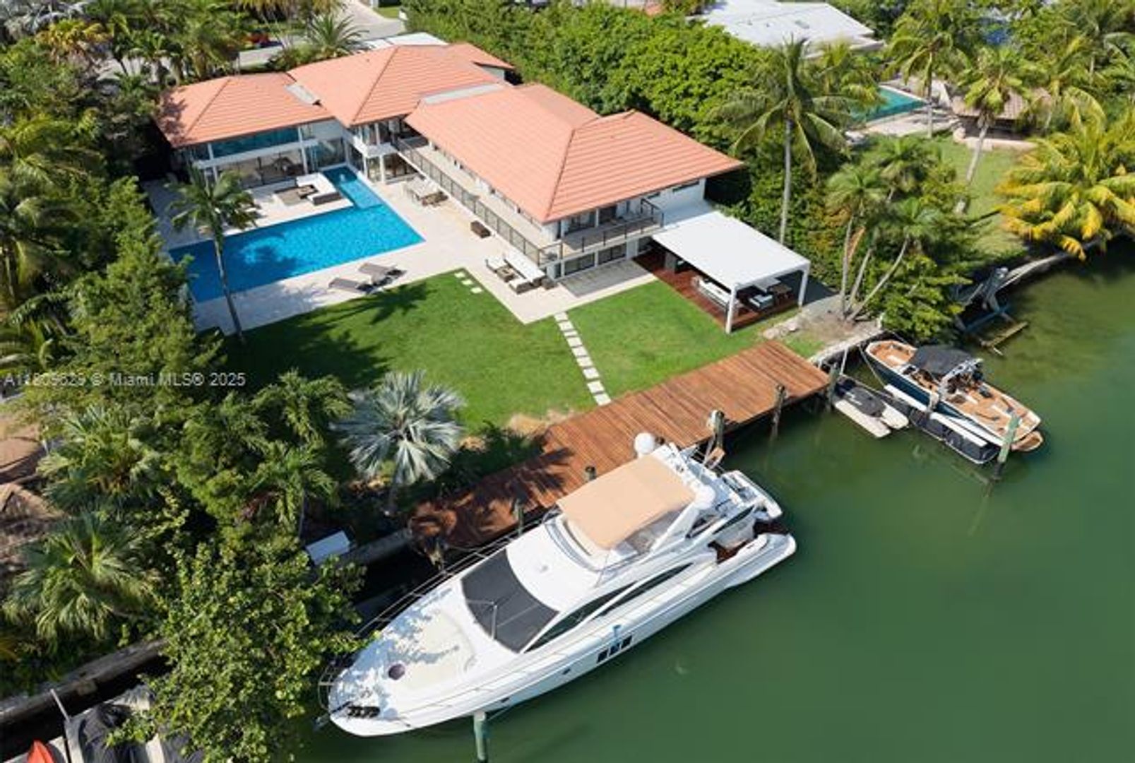 KEY BISCAYNE House: 201 Knollwood Dr #0