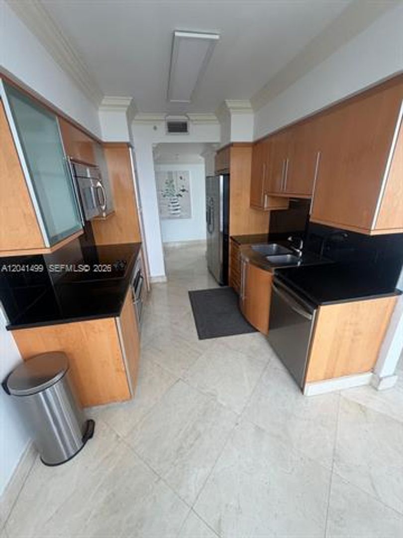 Miami Beach Condo: 6365 Collins Ave cu-1707
