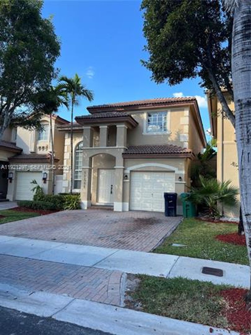 DORAL House: 11541 NW 68th Ter # 11541