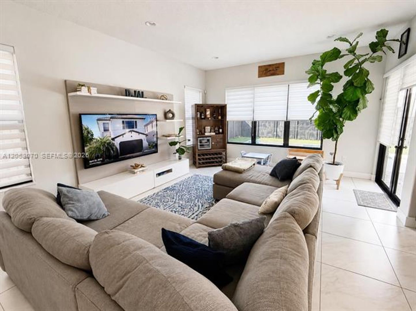 Hialeah House: 3258 W 99th Pl # 3258